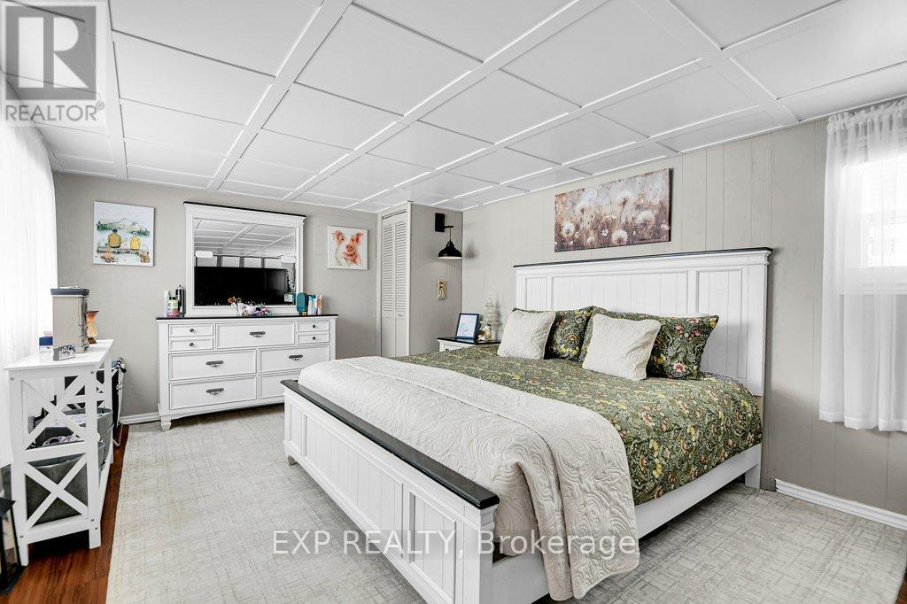 #7 1871 OXFORD AVENUE - 18