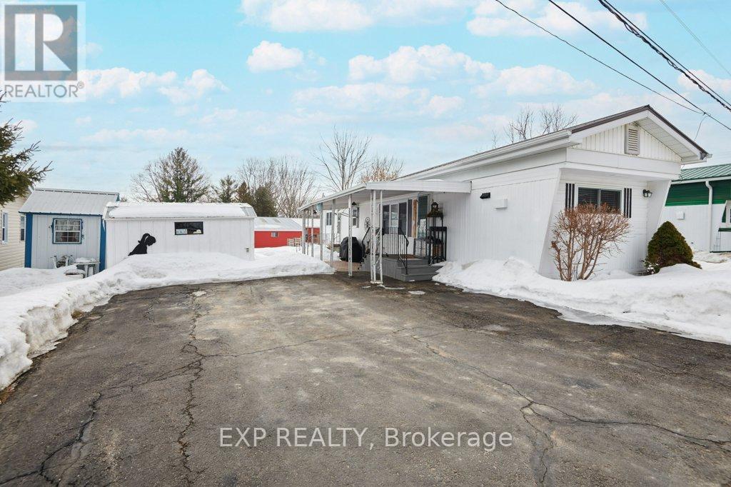 #7 1871 OXFORD AVENUE - 3