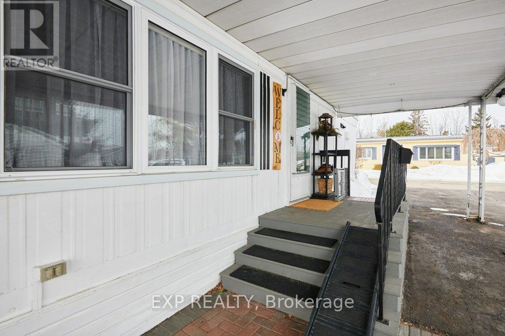 #7 1871 OXFORD AVENUE - 5