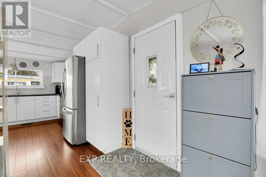 #7 1871 OXFORD AVENUE - 7