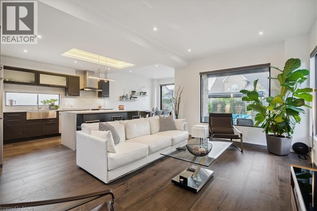 137 NEW LAKESHORE Road - 2