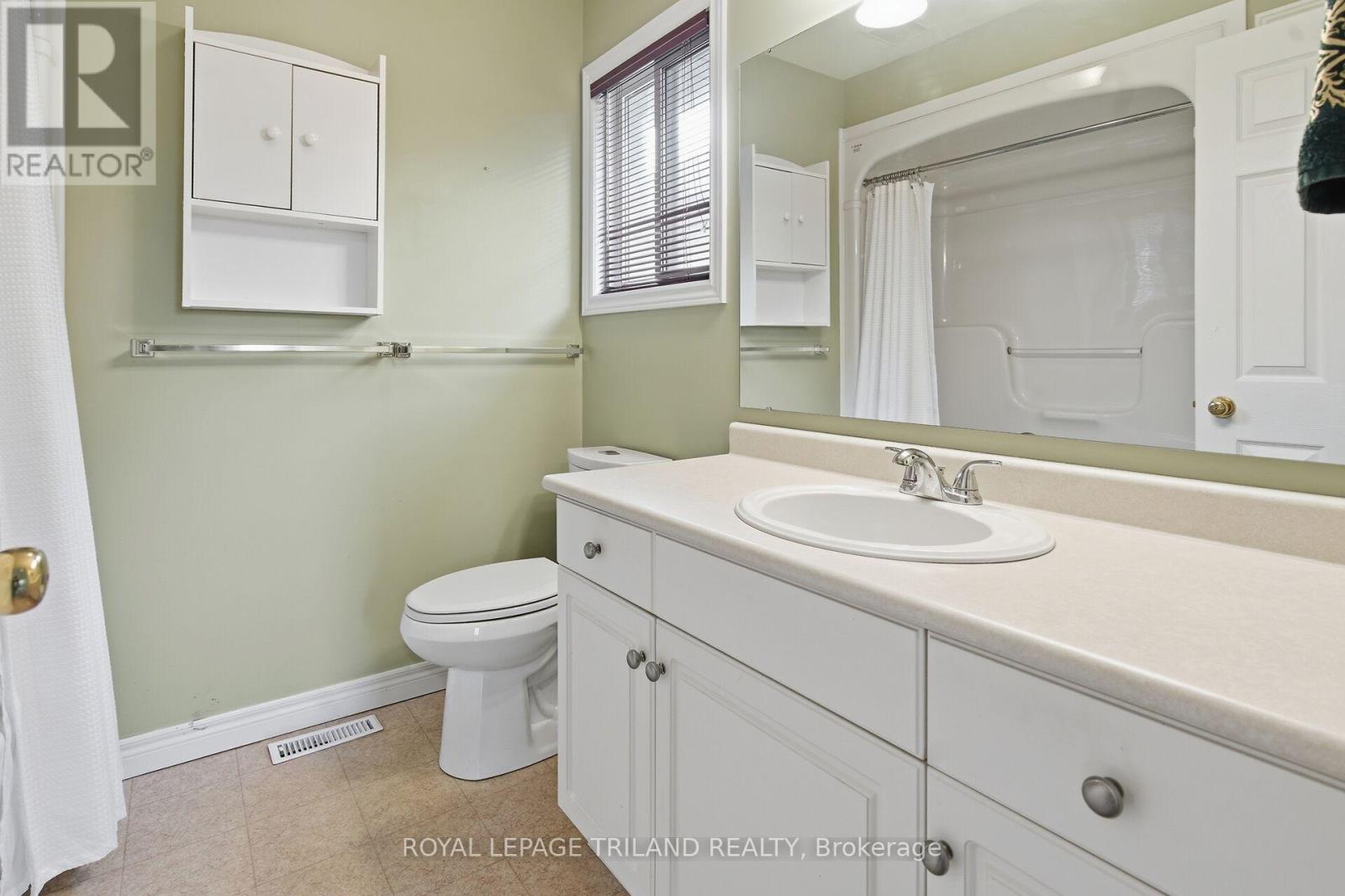 #10 20 WINDEMERE PLACE - 16