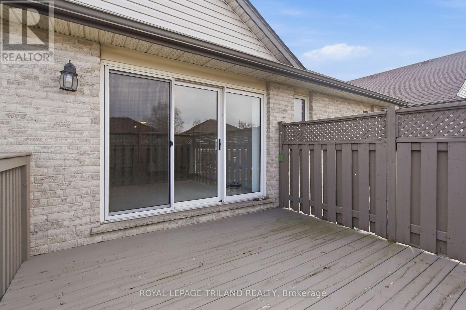 #10 20 WINDEMERE PLACE - 23