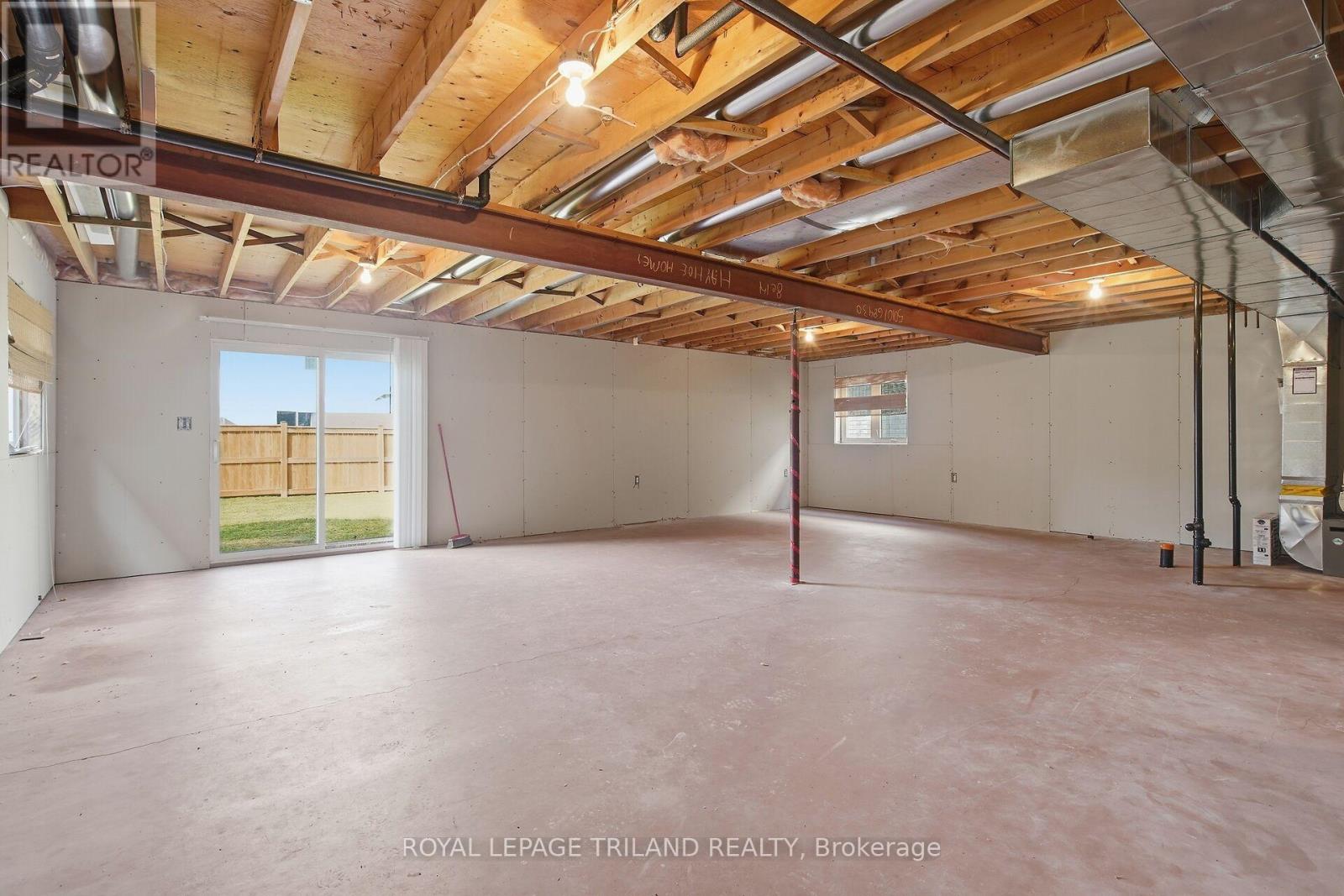 #10 20 WINDEMERE PLACE - 26