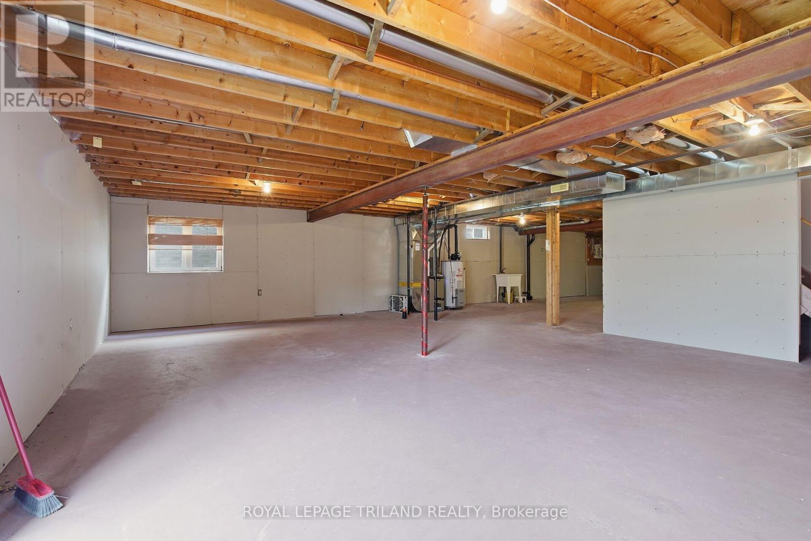 #10 20 WINDEMERE PLACE - 27