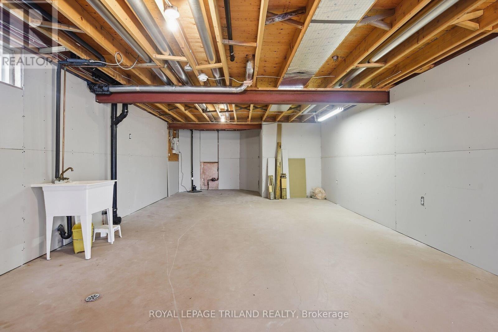 #10 20 WINDEMERE PLACE - 29