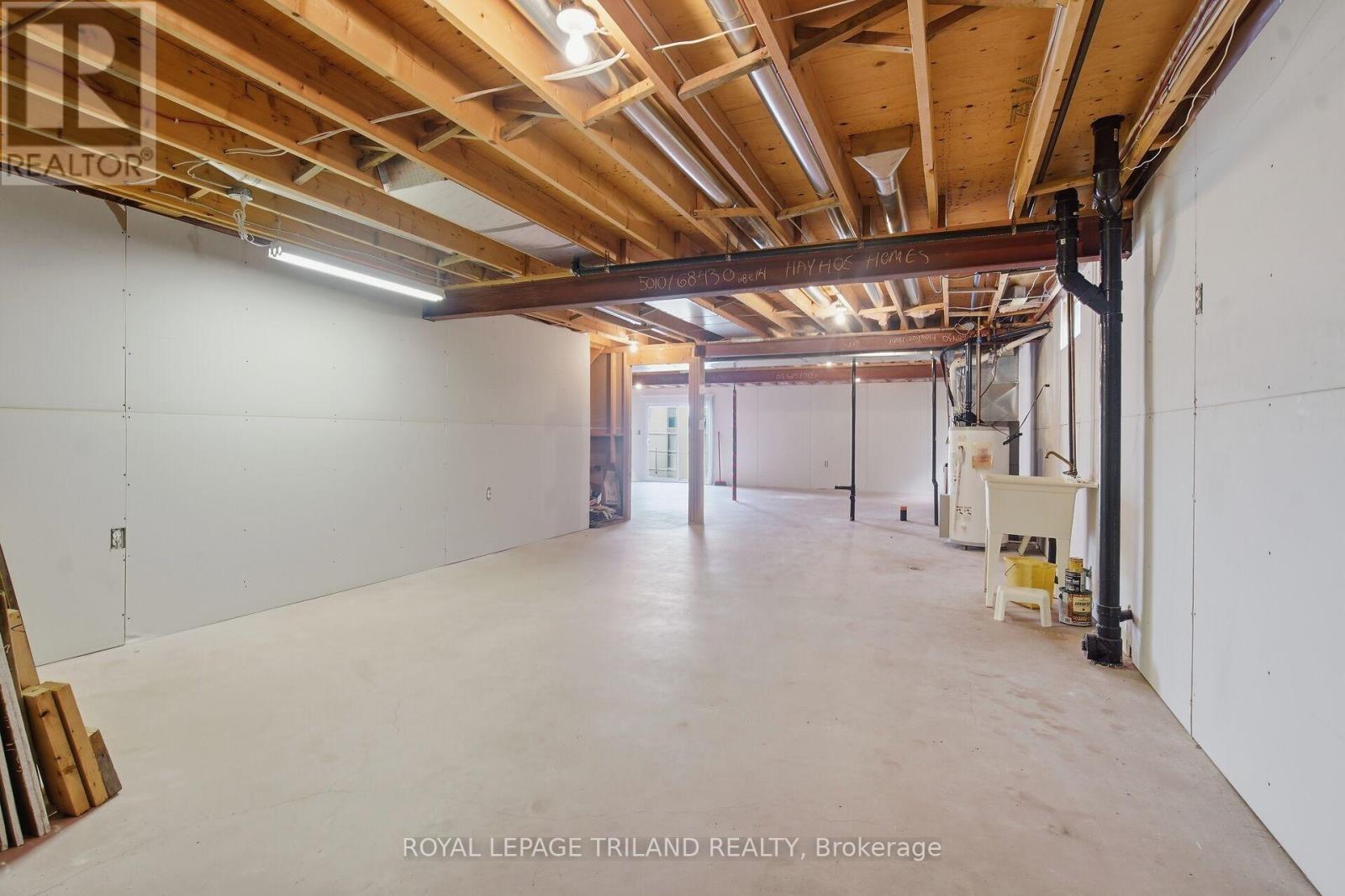#10 20 WINDEMERE PLACE - 30