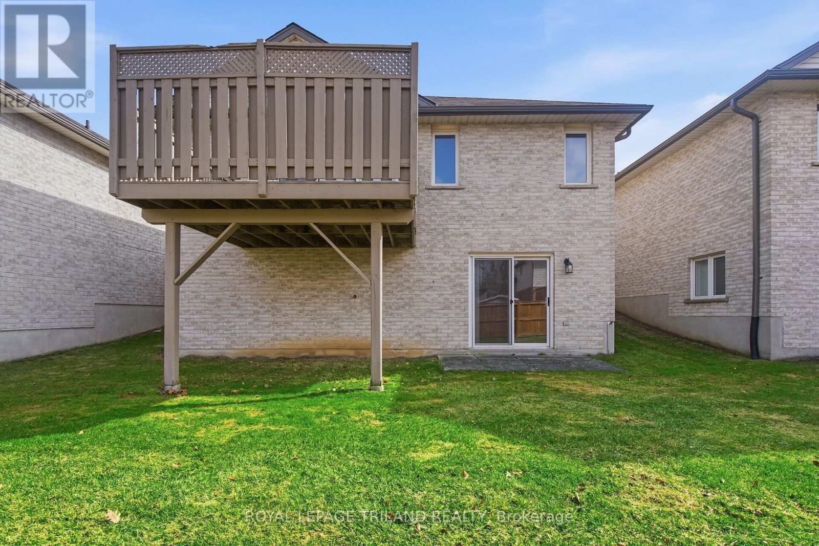 #10 20 WINDEMERE PLACE - 35