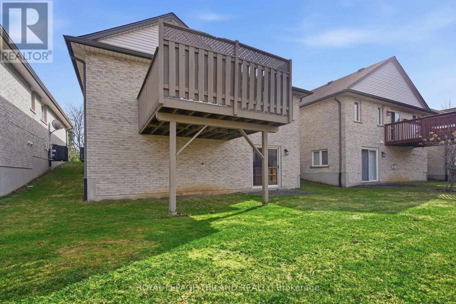 #10 20 WINDEMERE PLACE - 36