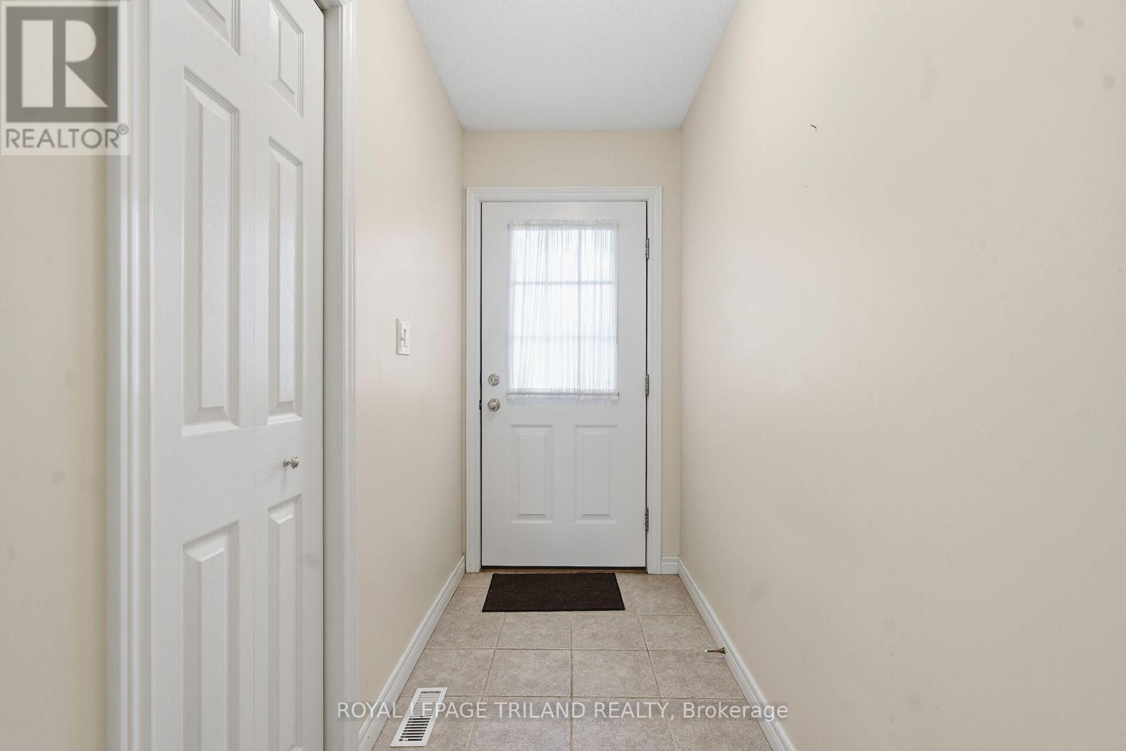#10 20 WINDEMERE PLACE - 5