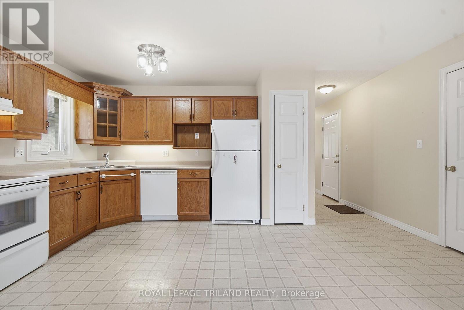 #10 20 WINDEMERE PLACE - 7
