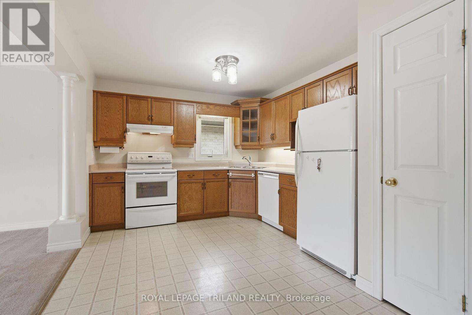 #10 20 WINDEMERE PLACE - 8