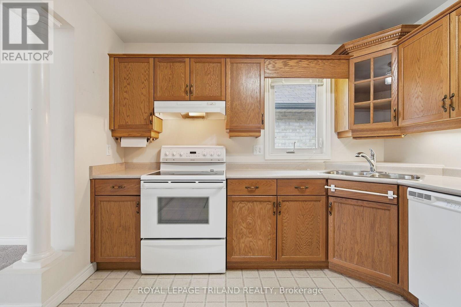 #10 20 WINDEMERE PLACE - 9