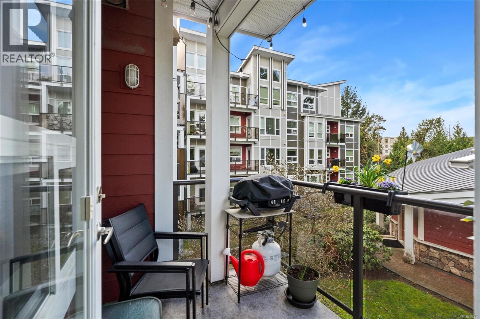 #211 866 BROCK AVE - 22