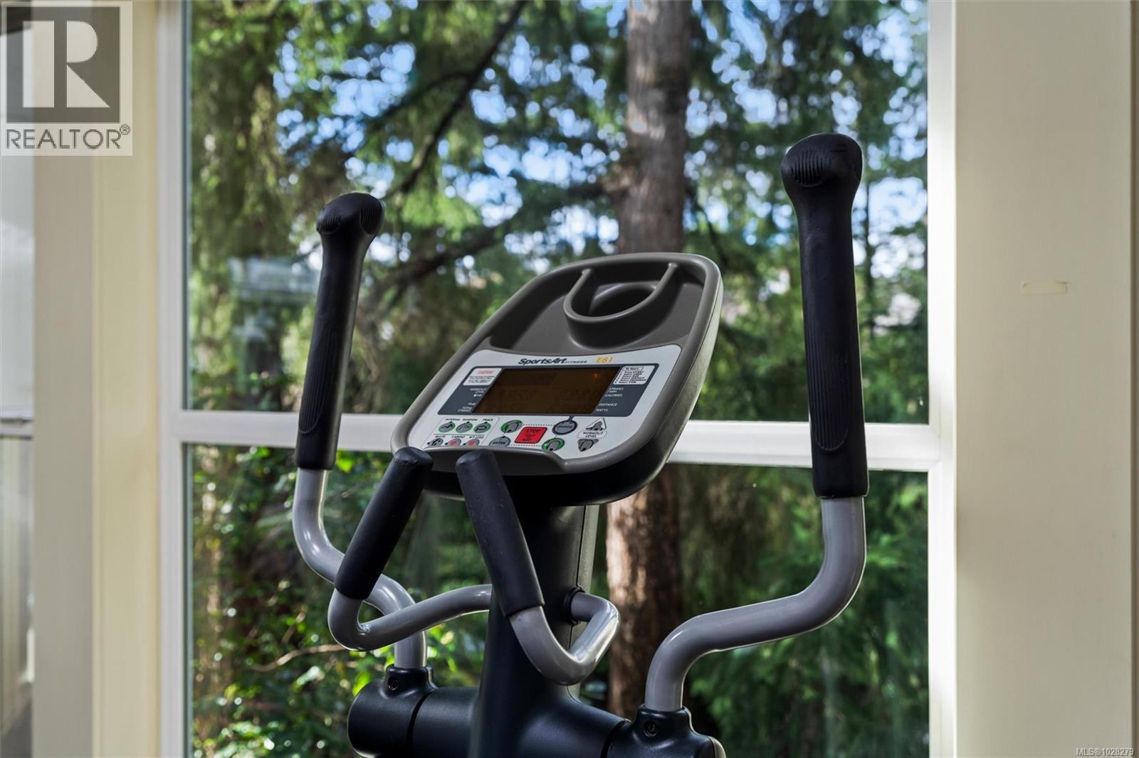 #211 866 BROCK AVE - 26