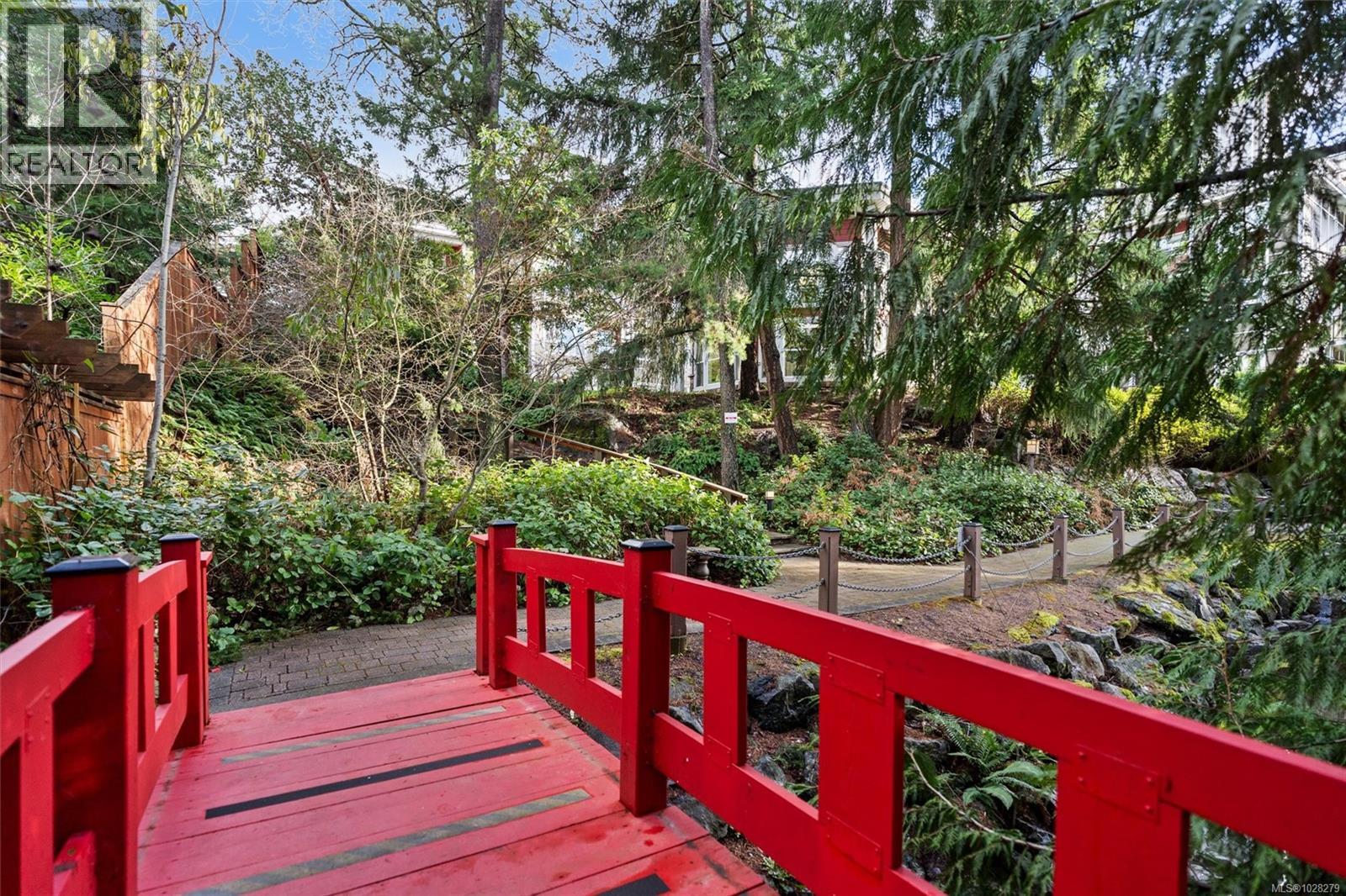 #211 866 BROCK AVE - 29