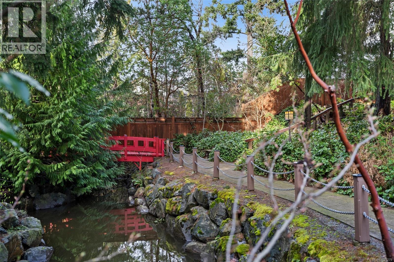 #211 866 BROCK AVE - 30