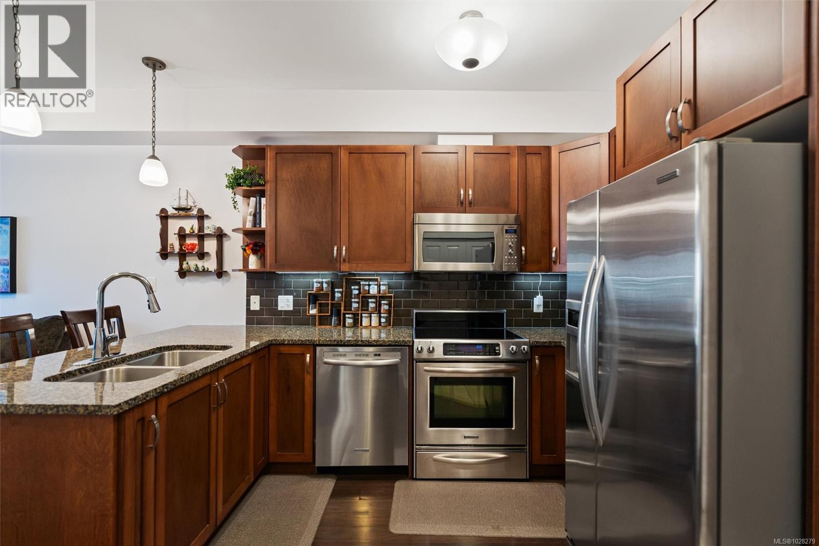 #211 866 BROCK AVE - 5