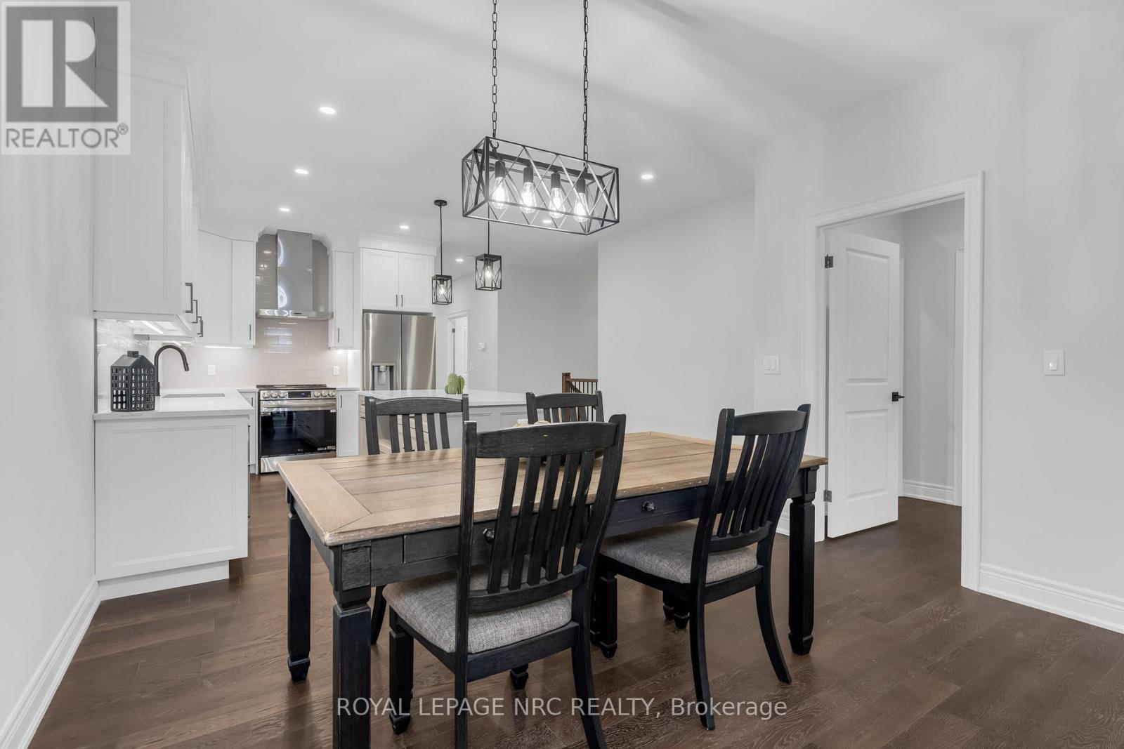 732 CLARENCE STREET - 11