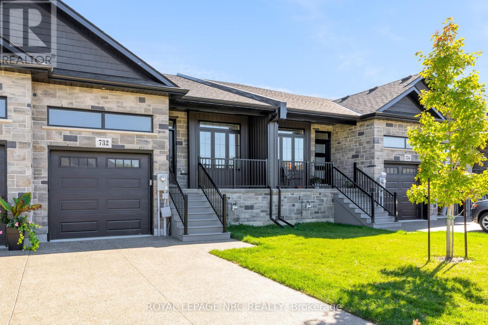 732 CLARENCE STREET - 1