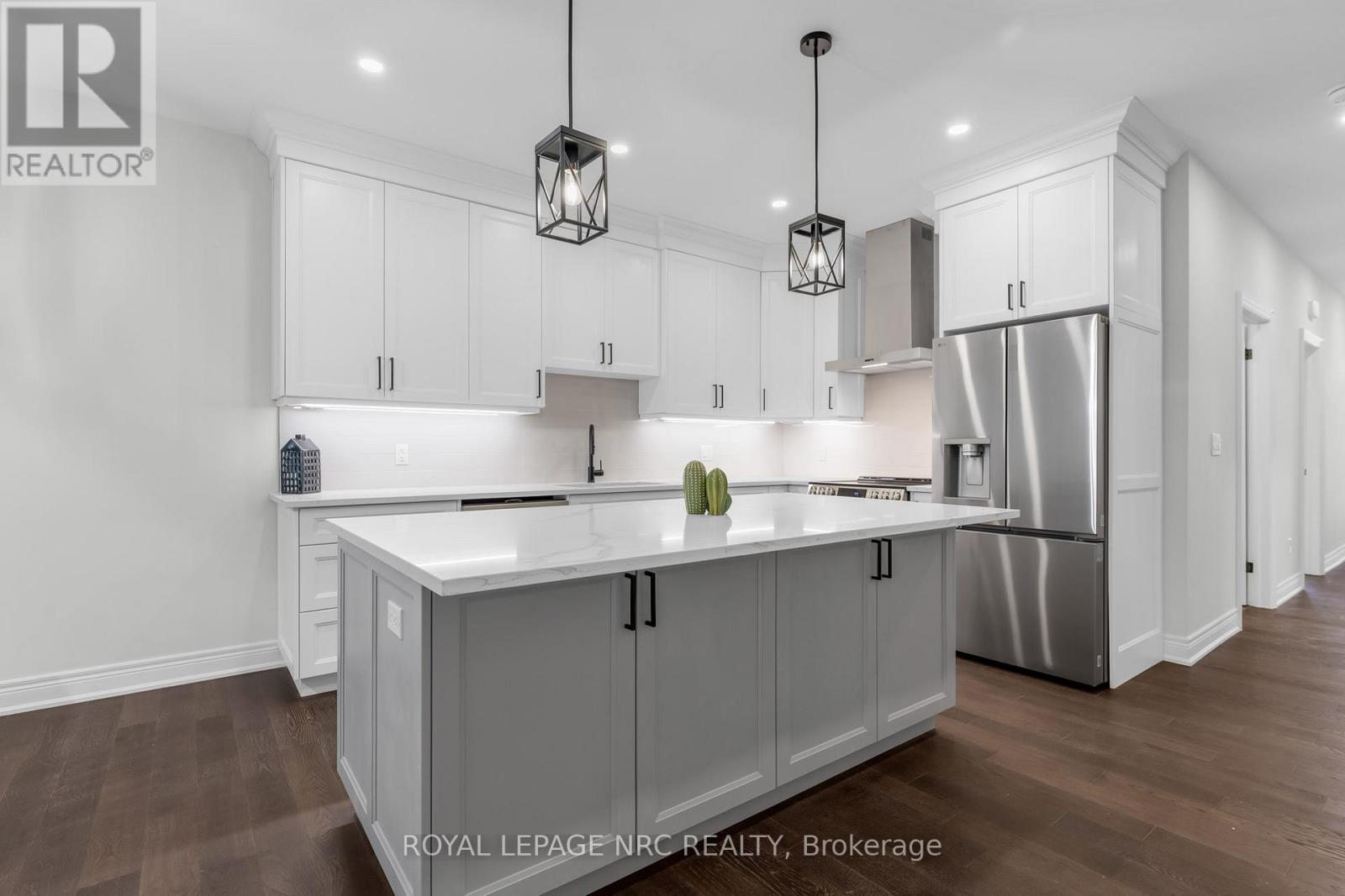 732 CLARENCE STREET - 10