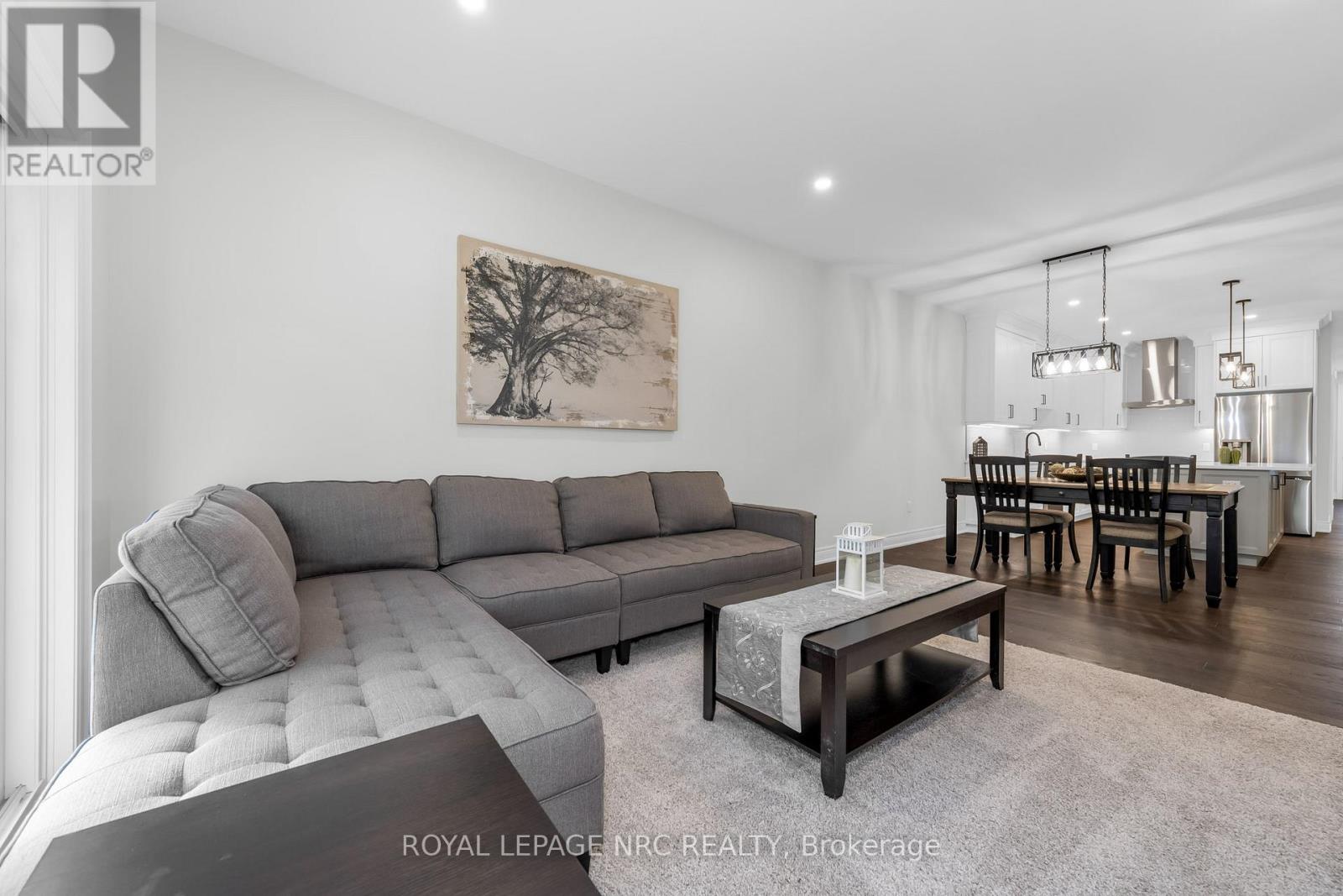 732 CLARENCE STREET - 14