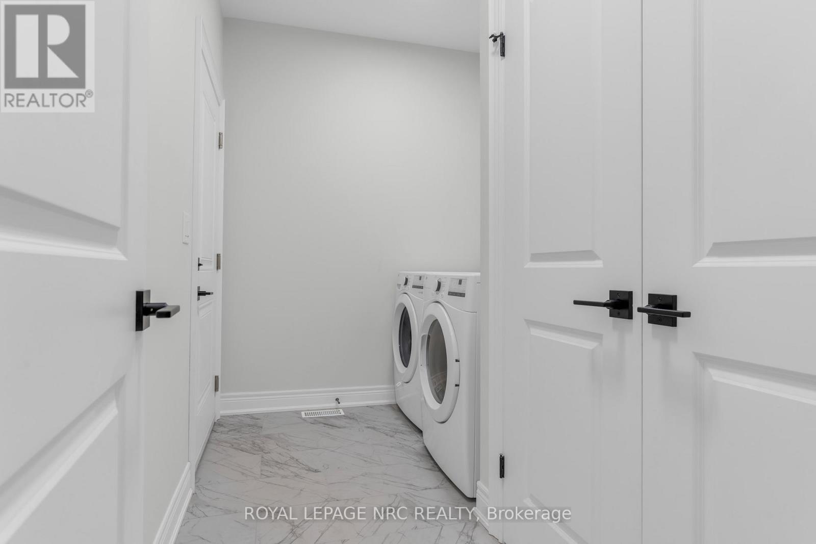 732 CLARENCE STREET - 20