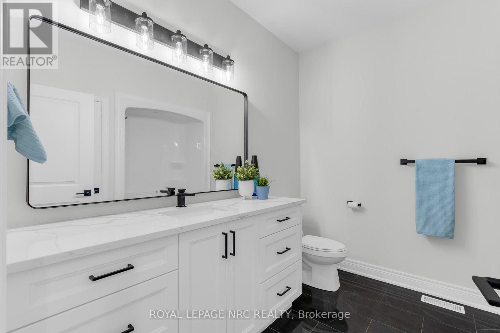 732 CLARENCE STREET - 7