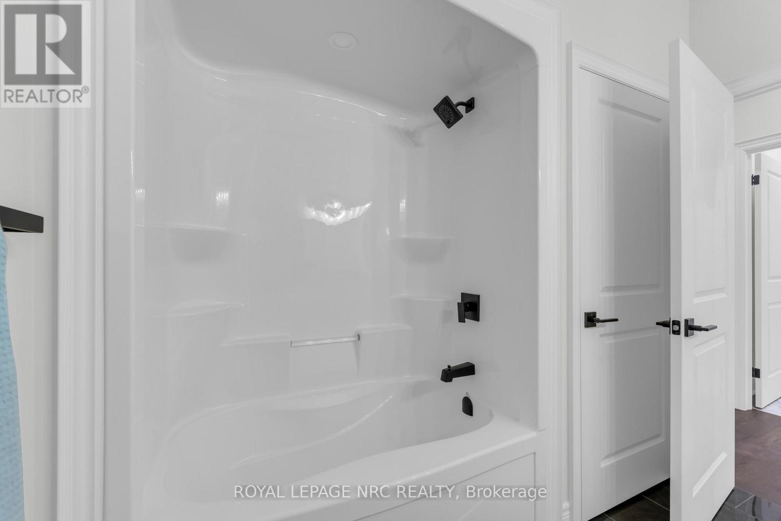 732 CLARENCE STREET - 8