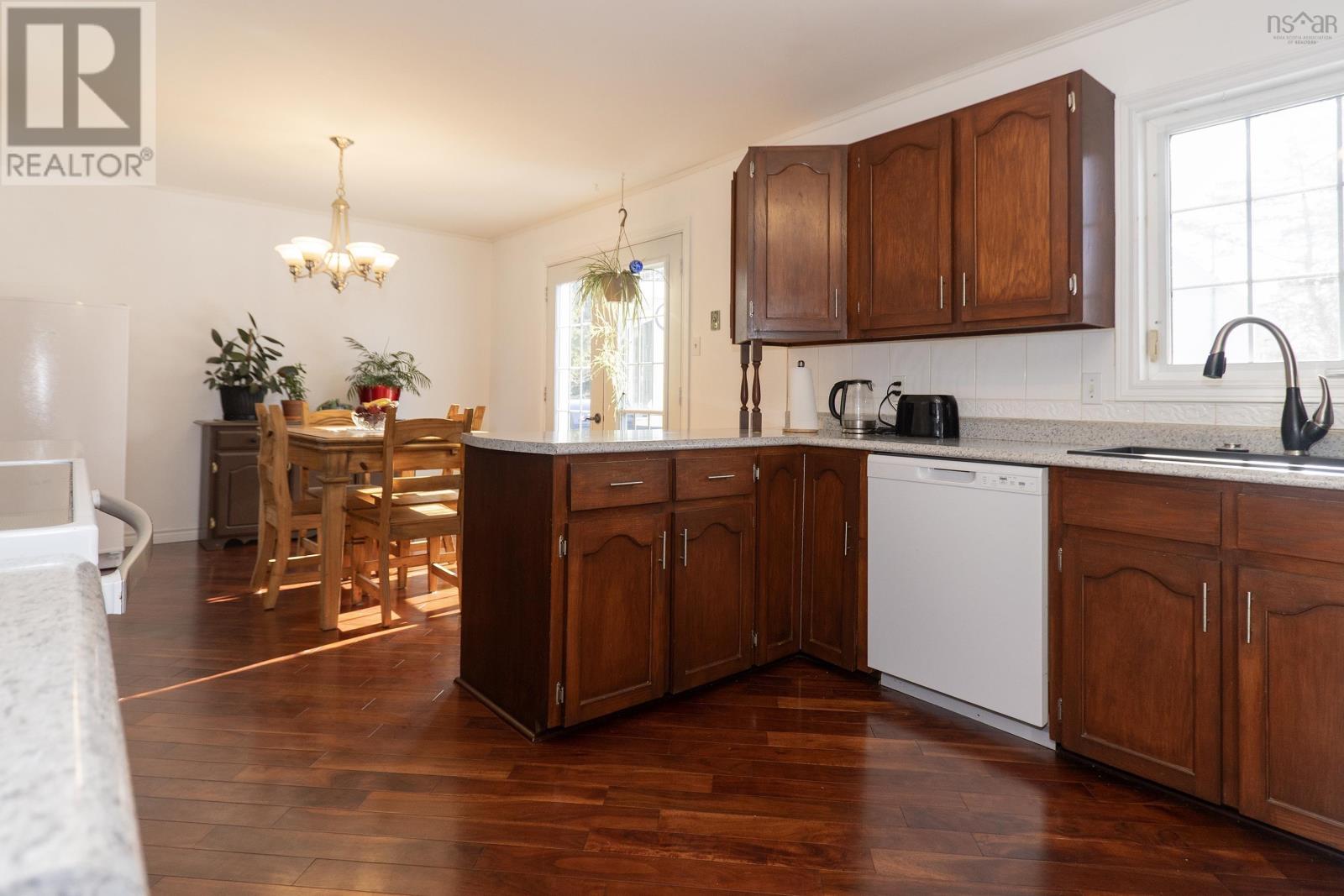 Property 13 of 46 of 193a Victoria Street E