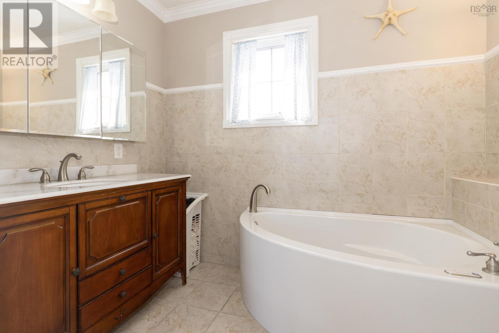 Property 26 of 46 of 193a Victoria Street E