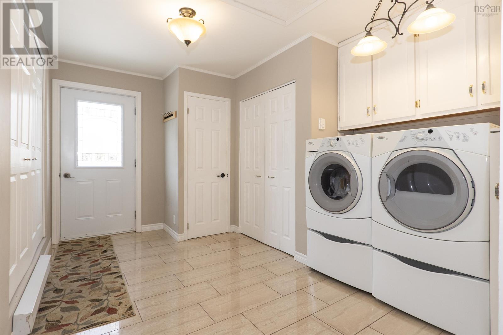 Property 9 of 46 of 193a Victoria Street E