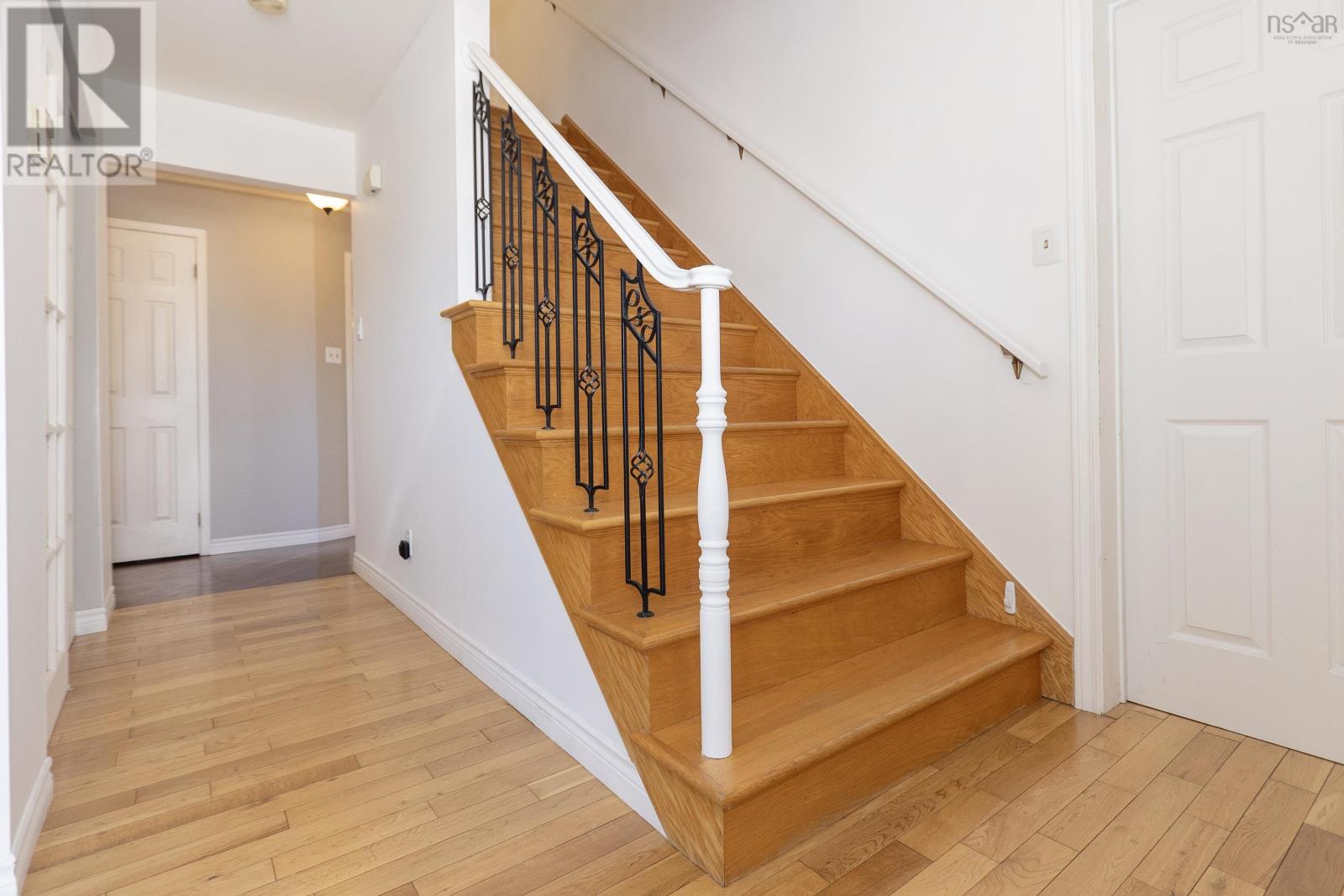 Property 24 of 46 of 193a Victoria Street E