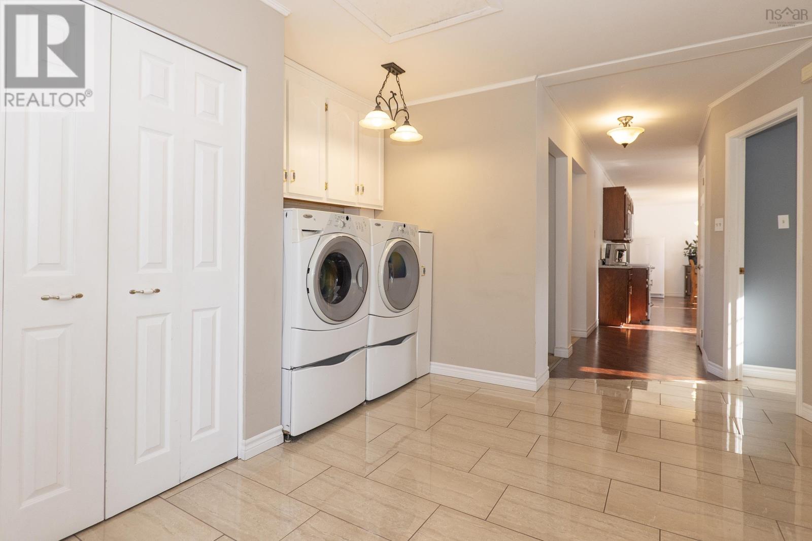 Property 8 of 46 of 193a Victoria Street E