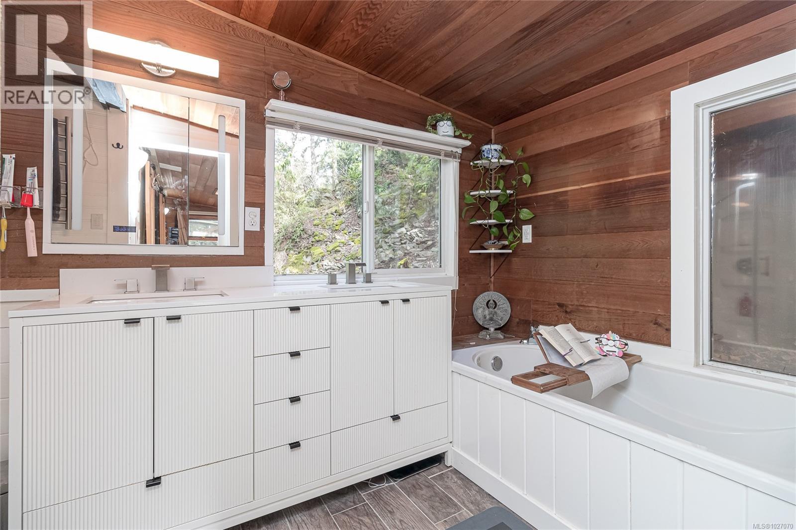  10912 Boas Road, North Saanich