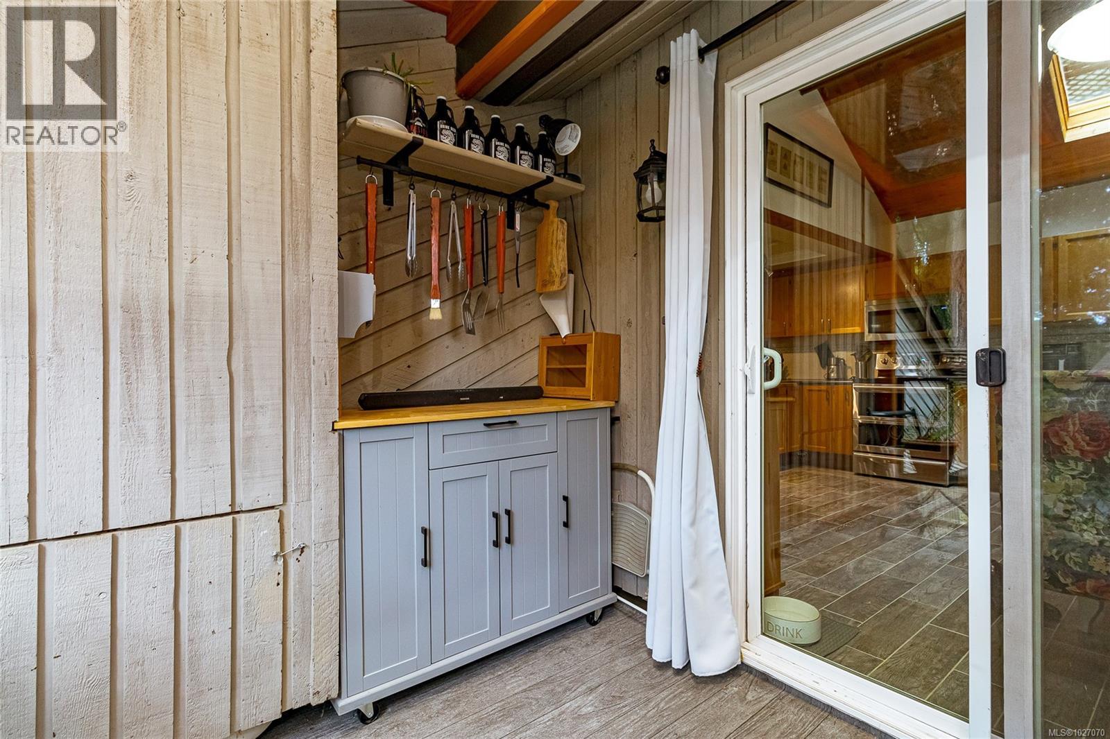  10912 Boas Road, North Saanich