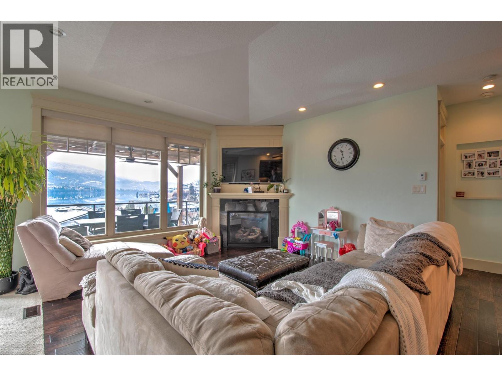8764 Hofer Drive - 16