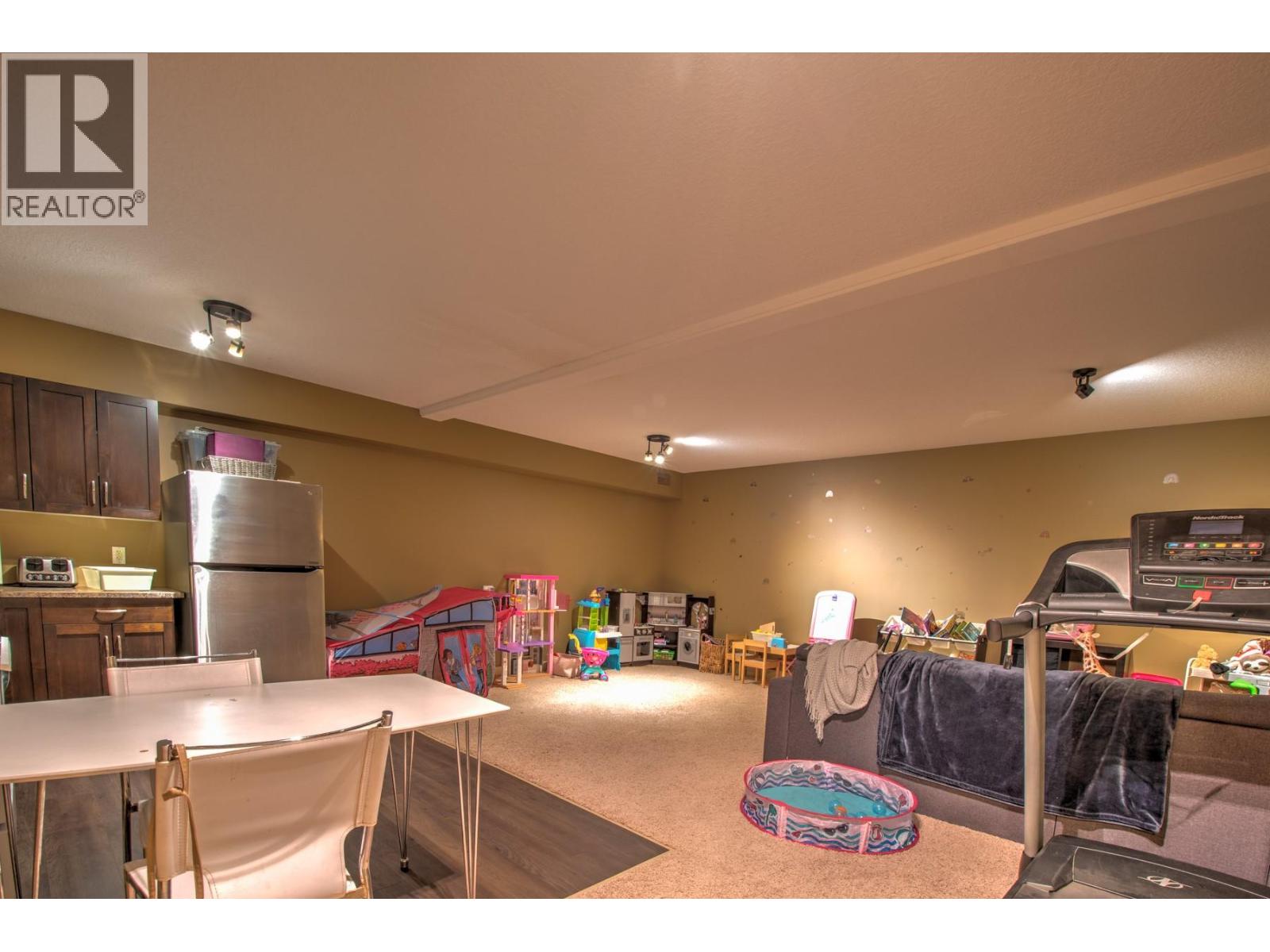 8764 Hofer Drive, Coldstream