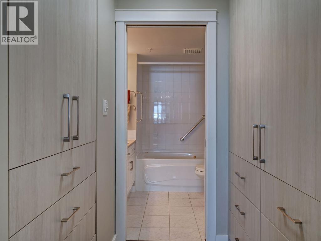 103 5470 INLET AVENUE, Sechelt