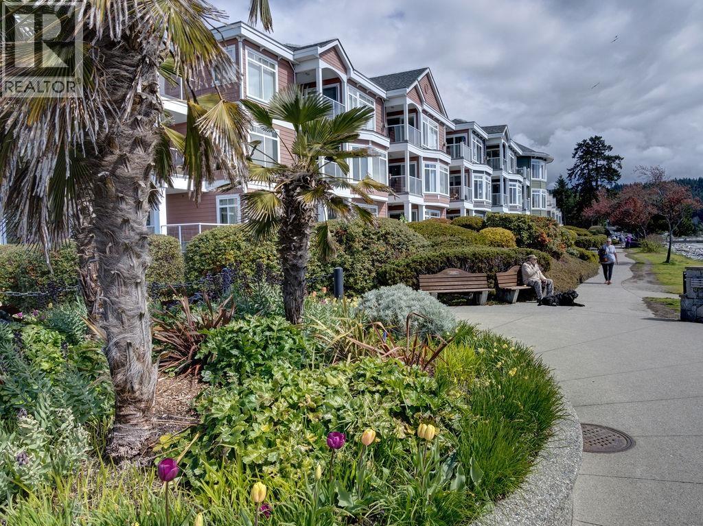 103 5470 INLET AVENUE, Sechelt