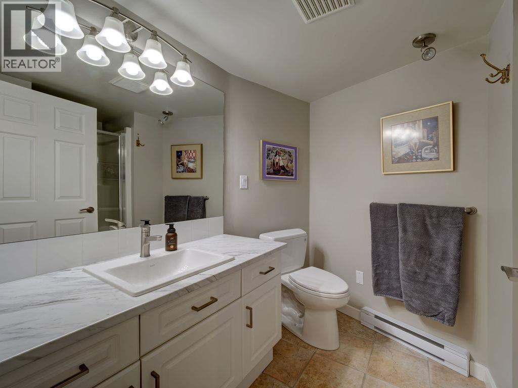 103 5470 INLET AVENUE, Sechelt