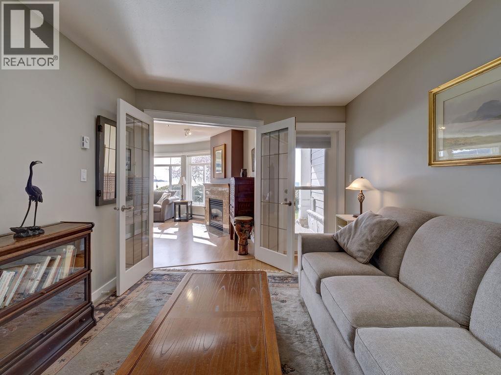 103 5470 INLET AVENUE, Sechelt