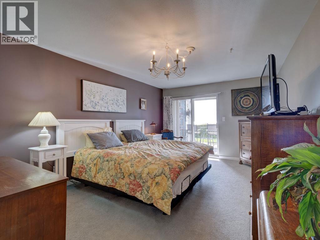 103 5470 INLET AVENUE, Sechelt