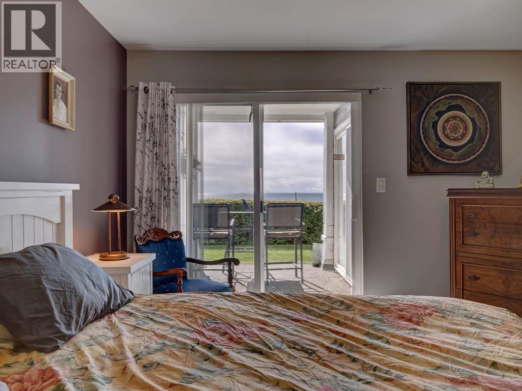 103 5470 INLET AVENUE, Sechelt