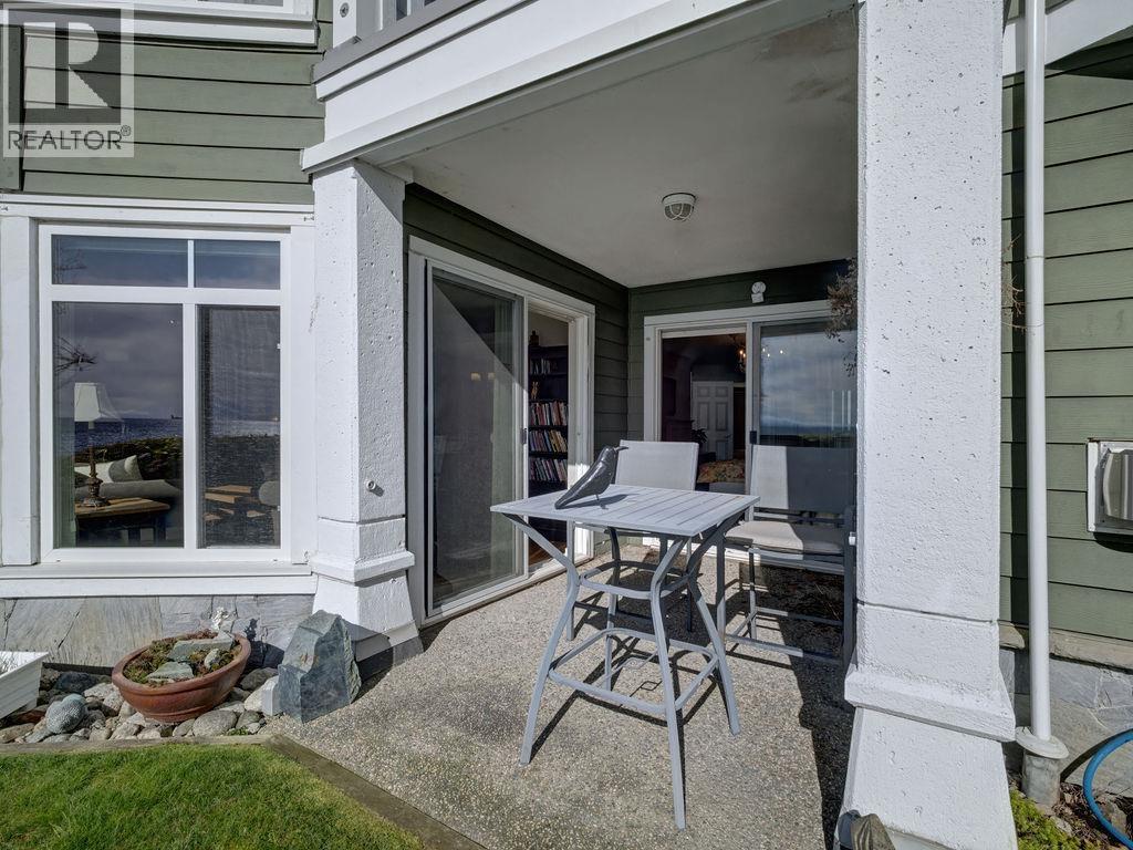 103 5470 INLET AVENUE, Sechelt