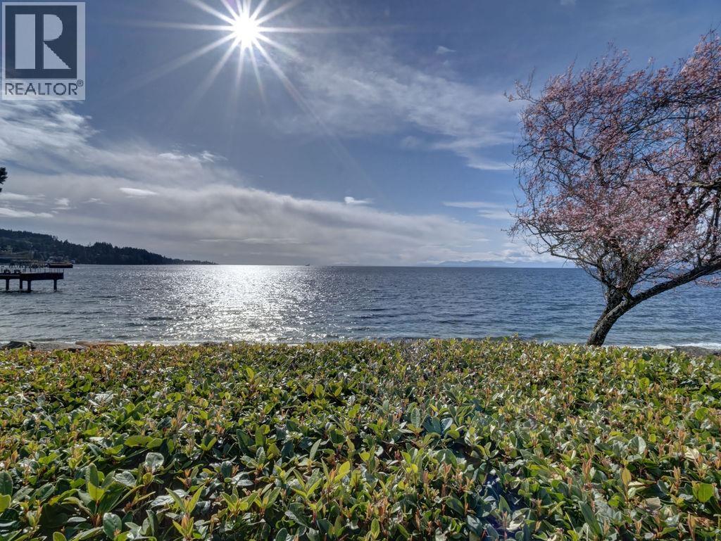 103 5470 INLET AVENUE, Sechelt