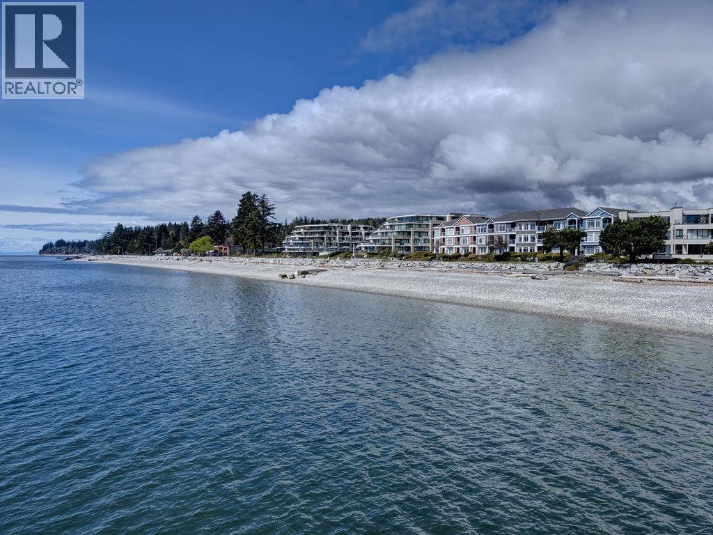 103 5470 INLET AVENUE, Sechelt