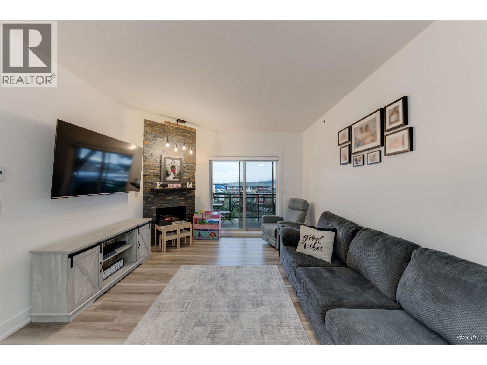 404 1988 SUFFOLK AVENUE, Port Coquitlam