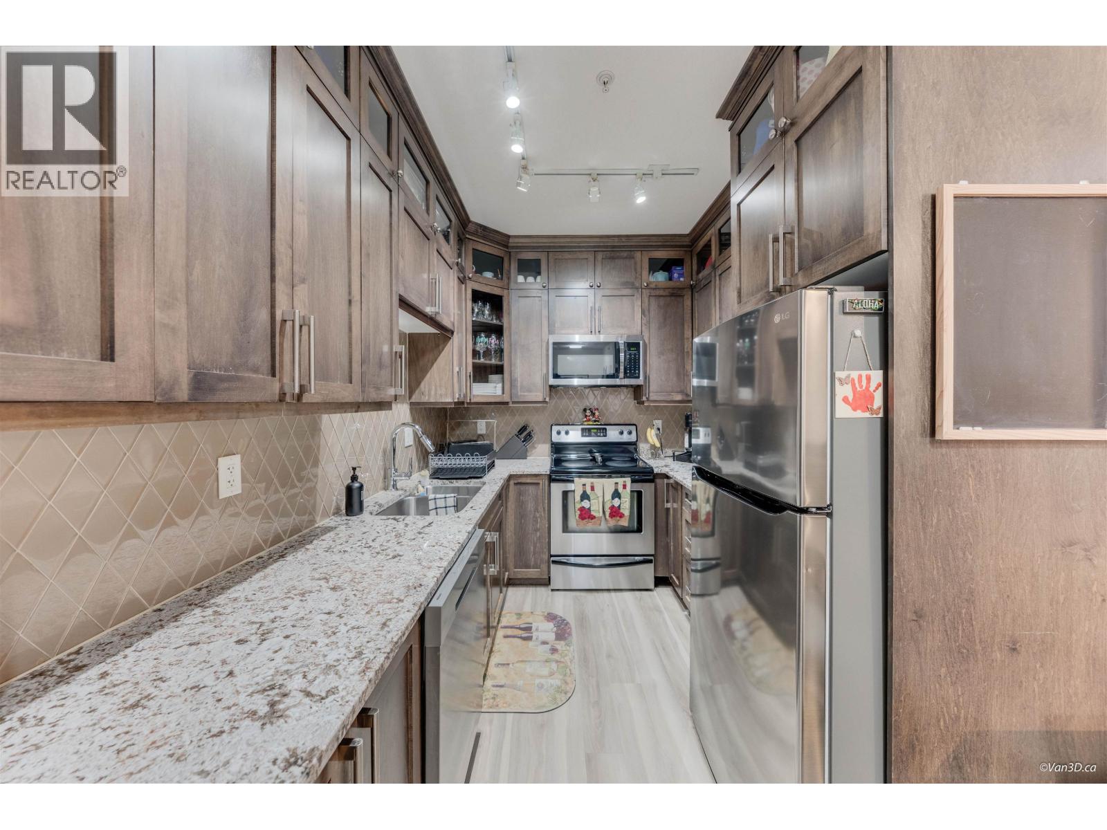 404 1988 SUFFOLK AVENUE, Port Coquitlam