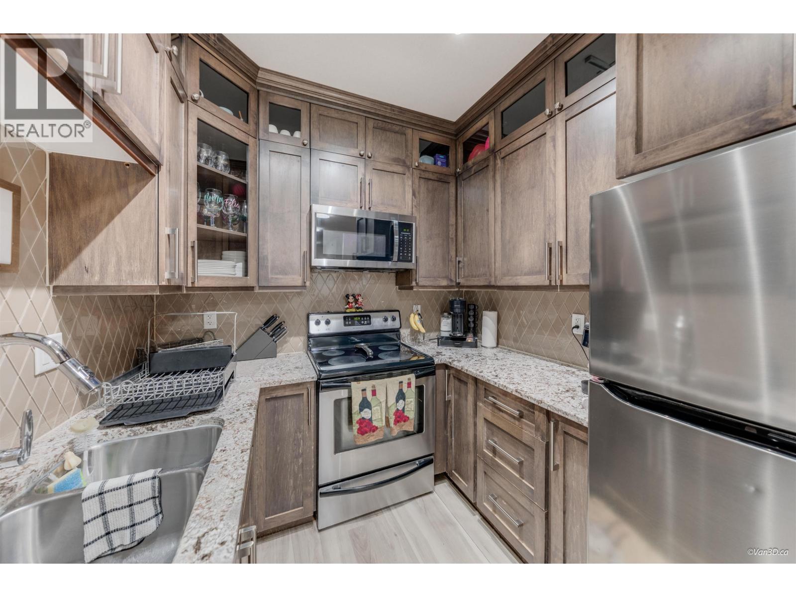 404 1988 SUFFOLK AVENUE, Port Coquitlam